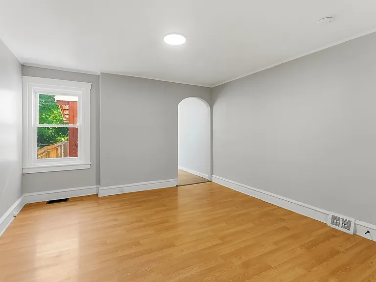 71 Amboy Ave — Photo 6