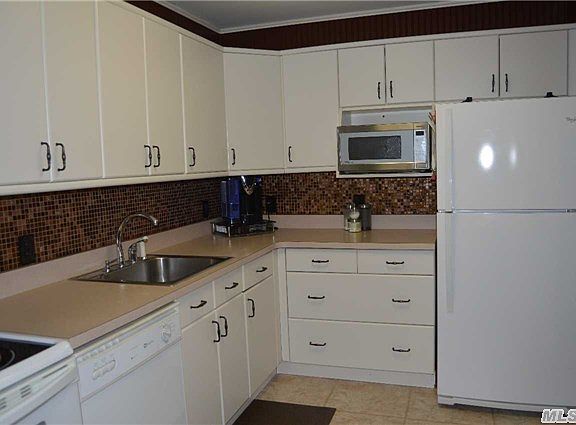 2nd image of 4 Burgoyne Ct
