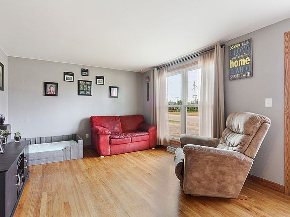 Spacious living room