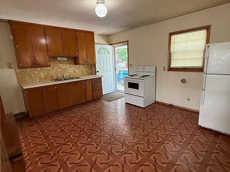 739 Avenue C — Photo 3