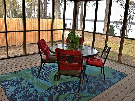 Image 3: Screened Porch