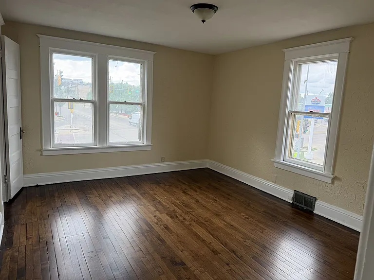 5927-29-29A W Greenfield Ave — Photo 4