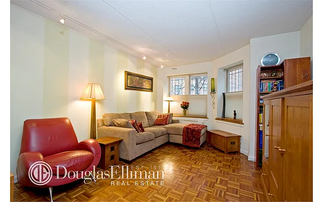 Rented by Douglas Elliman | media 16