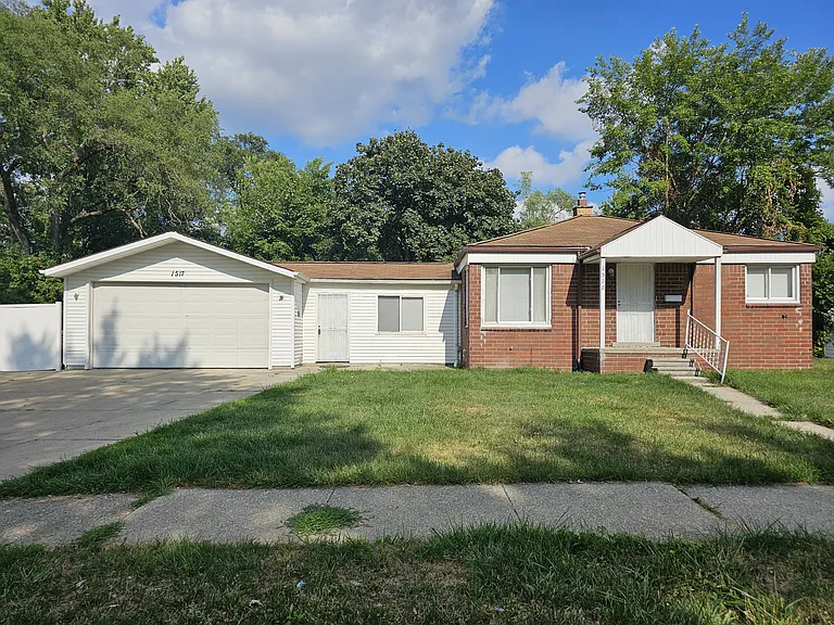 1517 Helen St — Photo 1