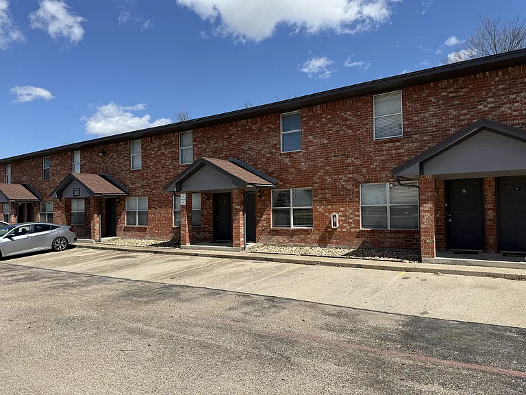2825 Cedar Cir #3 — Photo 1