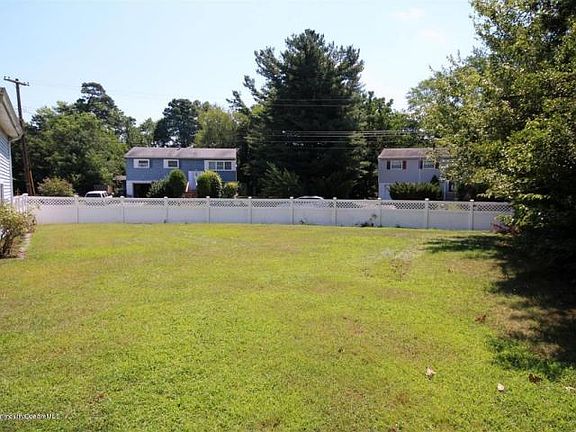 4th image of 52 Lakeview Dr