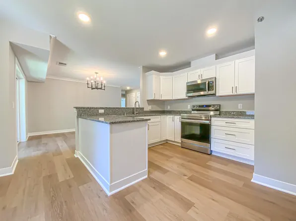 13320 West Bluemound ROAD #4, Elm Grove, WI 53122