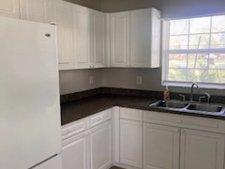 106 Drake St — Photo 10