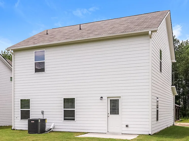 658 Mackenzie Cv — Photo 16