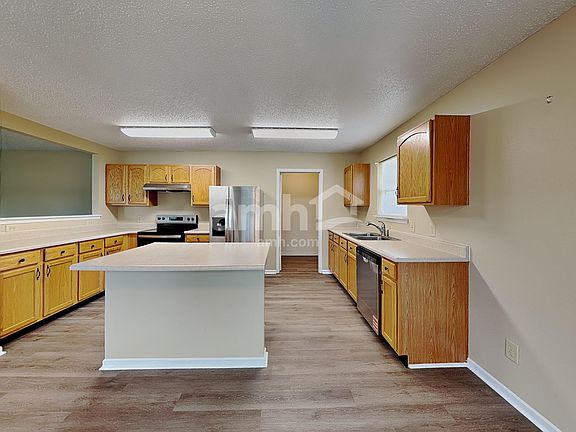 3rd image of 1490 Lavender Dr