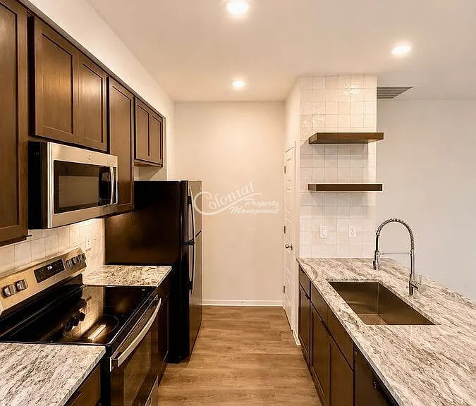 1627 Crooked River Ct — Photo 3