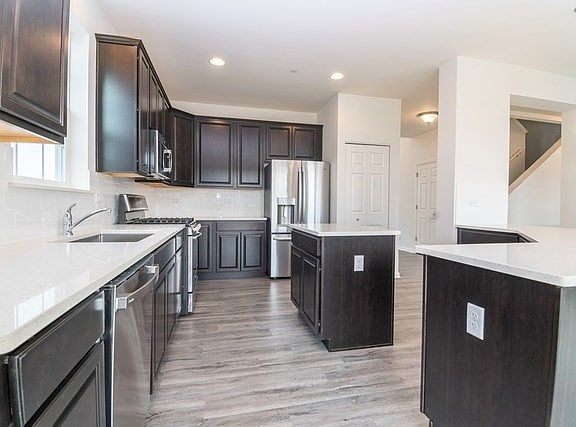 5th image of 1828 Sheffield Dr