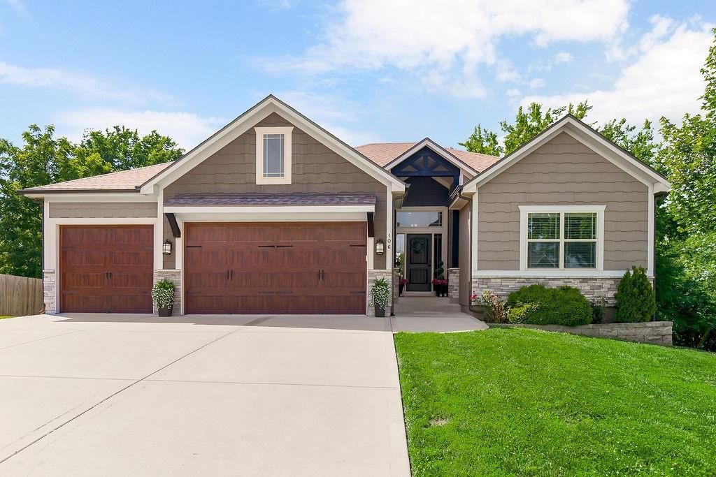 106 E Woodland Ave, Lone Jack, MO - View 2