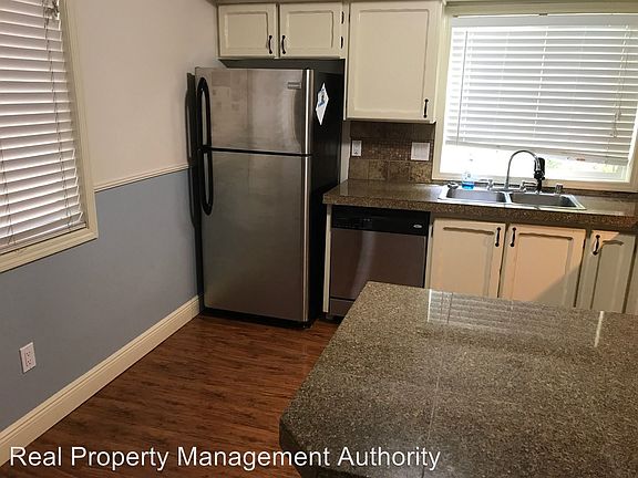 5th image of 1121 SE 144th Ct