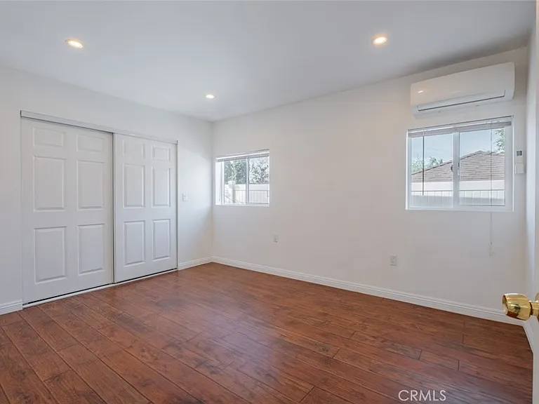 10407 McClemont Ave — Photo 10