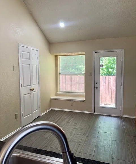 624 Beatty Dr — Photo 12