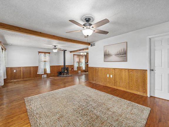 3rd image of 2110 Oak St