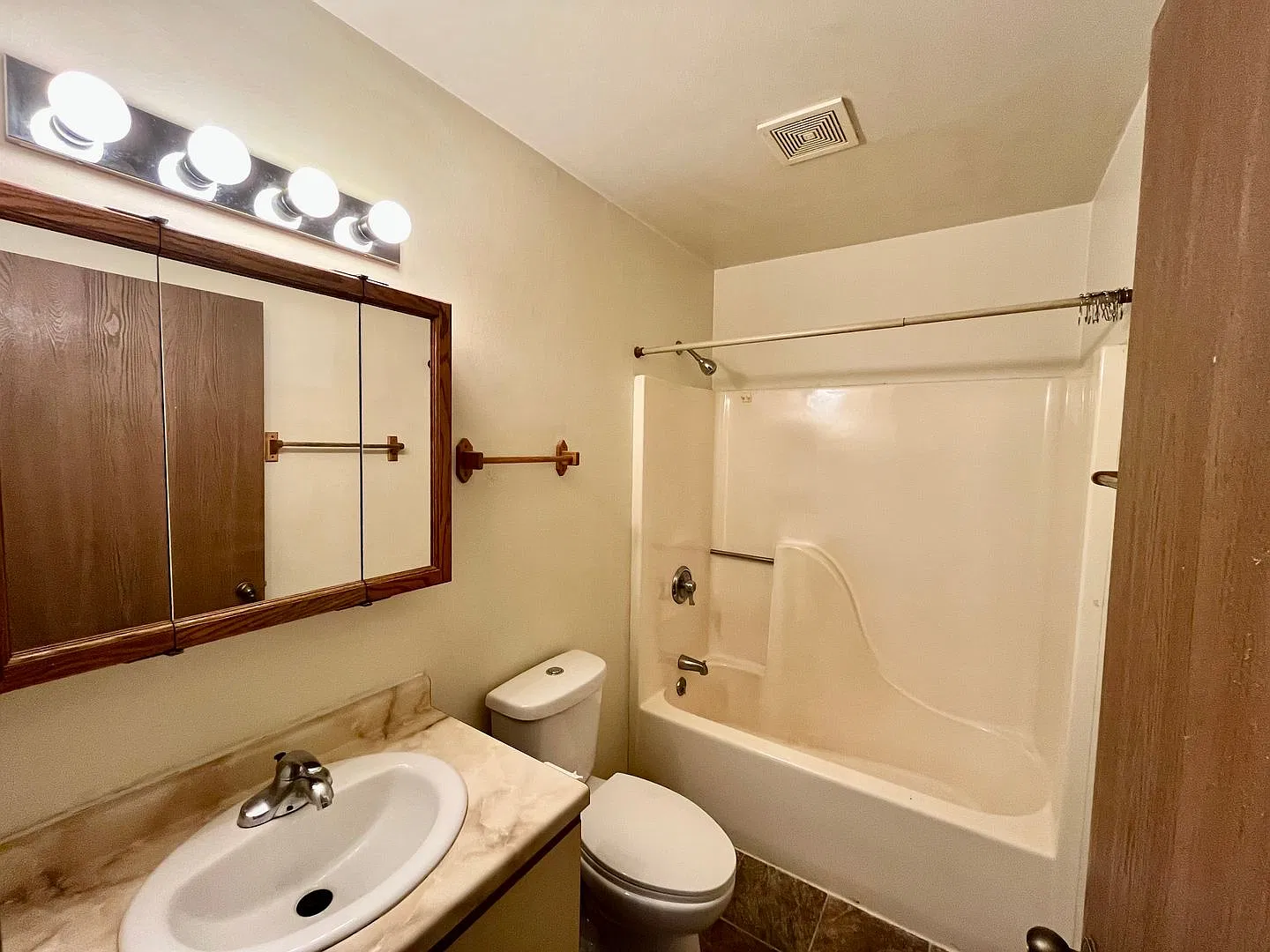Hollywood Townhomes — Photo 4