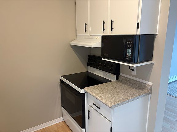 3rd image of 425 115th St E #122