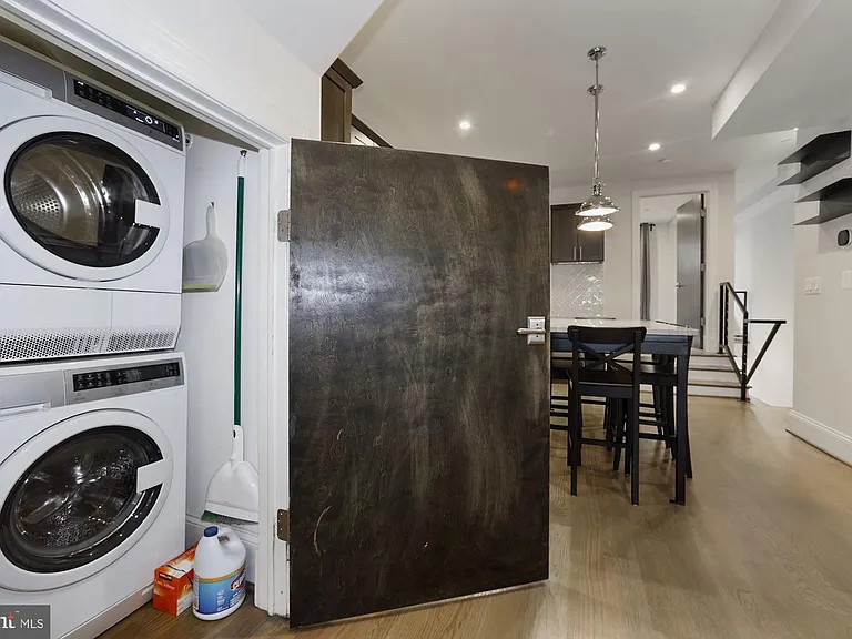 2298 Champlain St NW #B — Photo 7