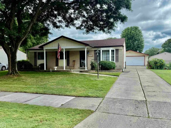 32634 Coach Dr, Chesterfield, MI 48047