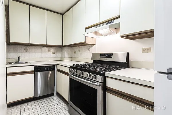 Rented by Halstead Real Estate | media 21