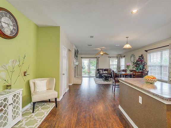 3rd image of 2035 Matagorda Ln