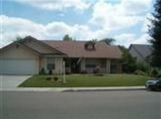 341 W Huntsman Ave, Reedley, CA 93654