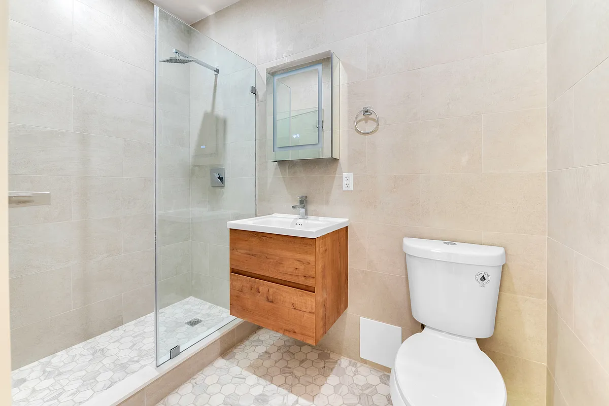 Building Photo - 220 Saint James Pl #2B