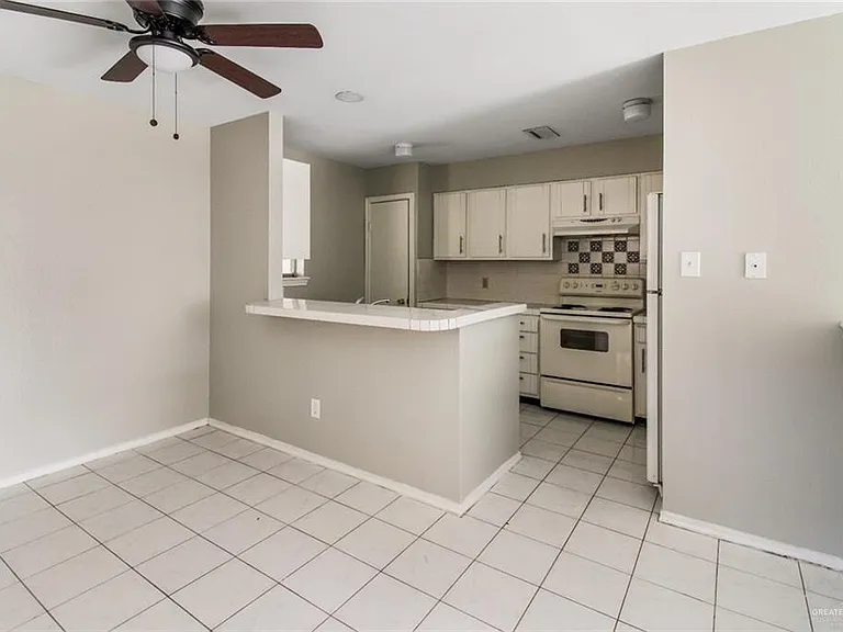 200 W Upas Ave — Photo 4