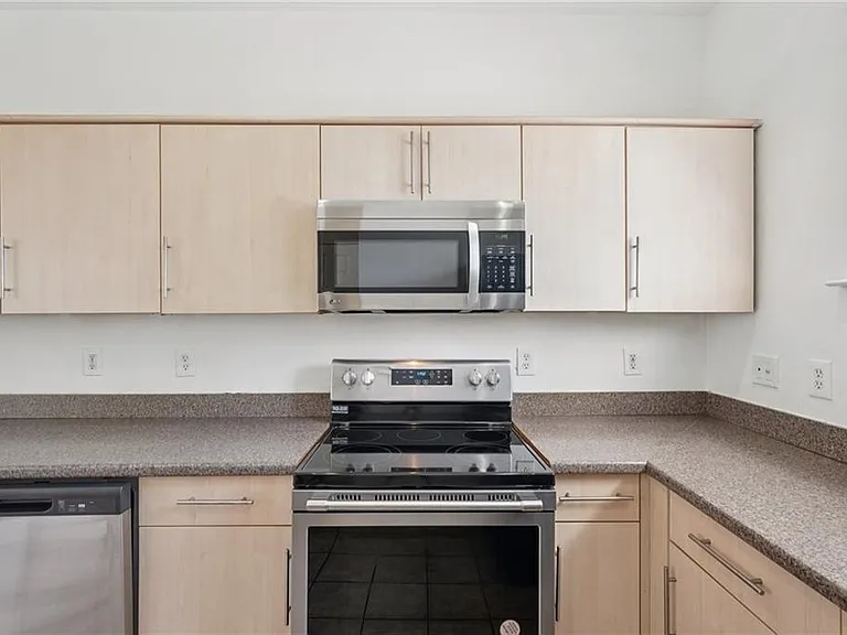 2596 Bates St SE — Photo 15