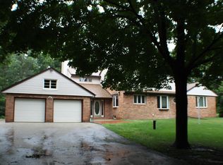 13540 Oak Hill Ln, Brookfield, WI 53005