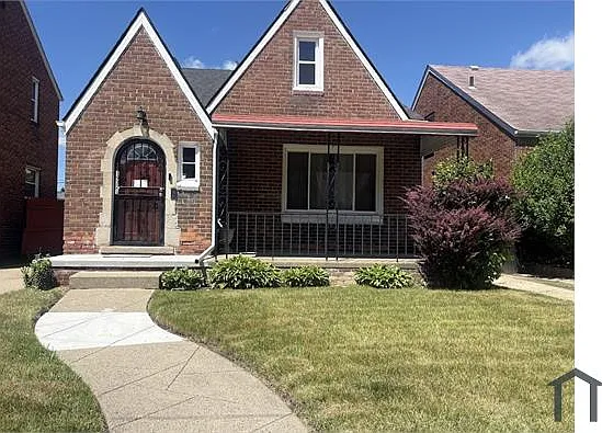 19321 Cliff St — Photo 1