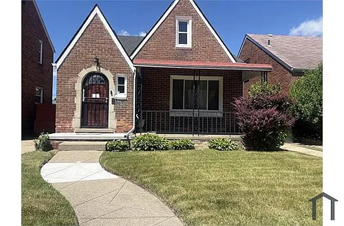 19321 Cliff St Photo 1