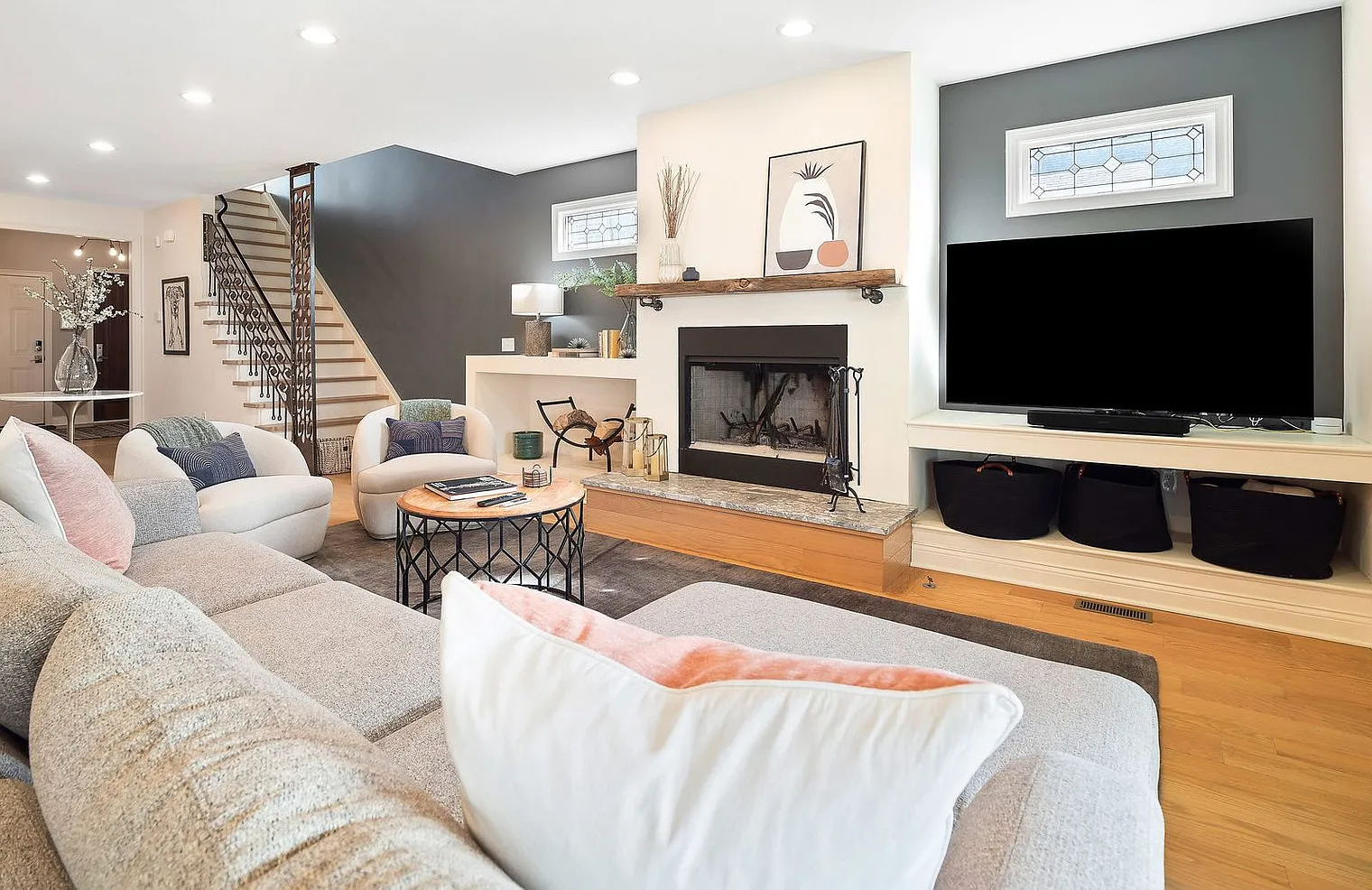 3 bed, 3.0 bath, 2744 sqft, $7,768 — Photo 1