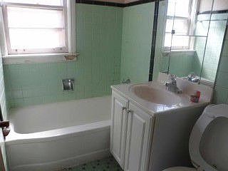 4th image of 7327 N McVicker Ave