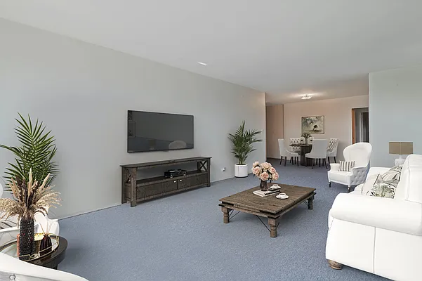 Sold by Daniel Gale Sotheby's International Realty | media 19