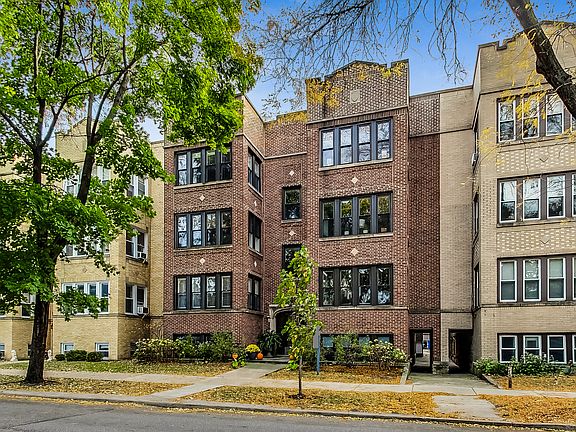 2nd image of 1725 W Bryn Mawr Ave #1