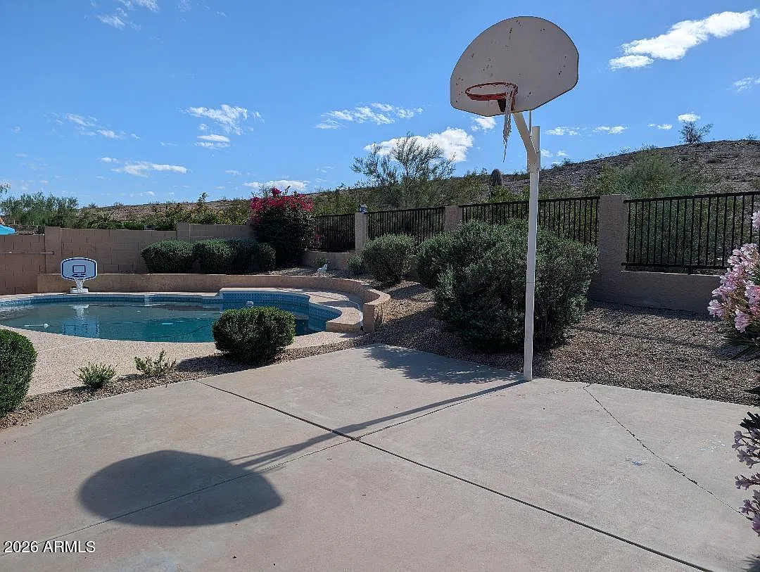 4 bed, 2.5 bath, 2539 sqft, $2,995 — Photo 4