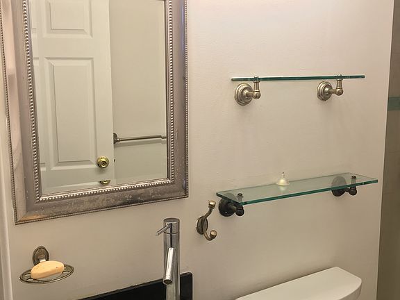 2nd image of 3445 Leavitt St APT 4D