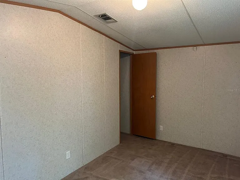 10429 Hudson Ave — Photo 11