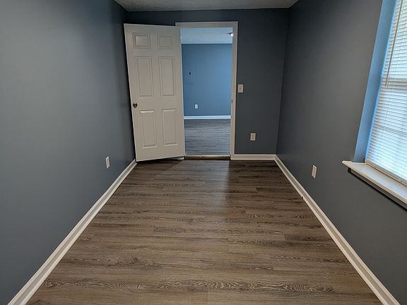 5th image of 1012 Oak St