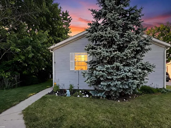 21551 Clochette Dr, Macomb, MI 48044