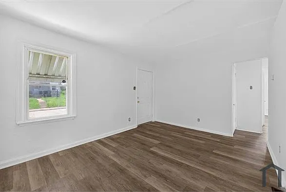 322 Plaza Ave — Photo 6