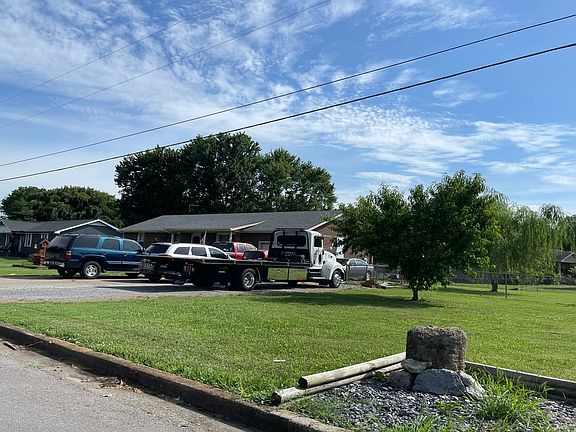 2nd image of 125 Chevy Chase Trl