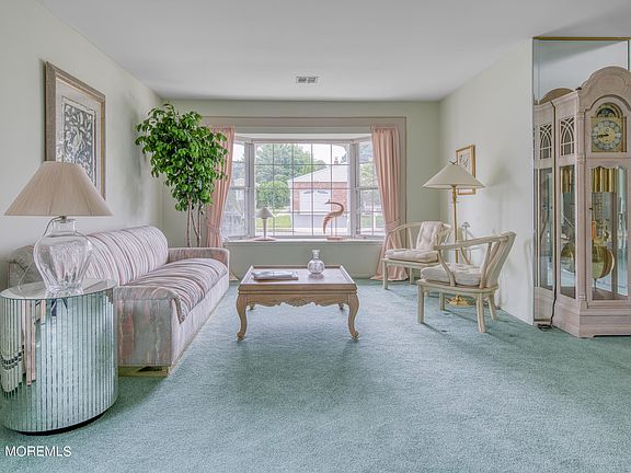 2nd image of 78 Paradise Boulevard