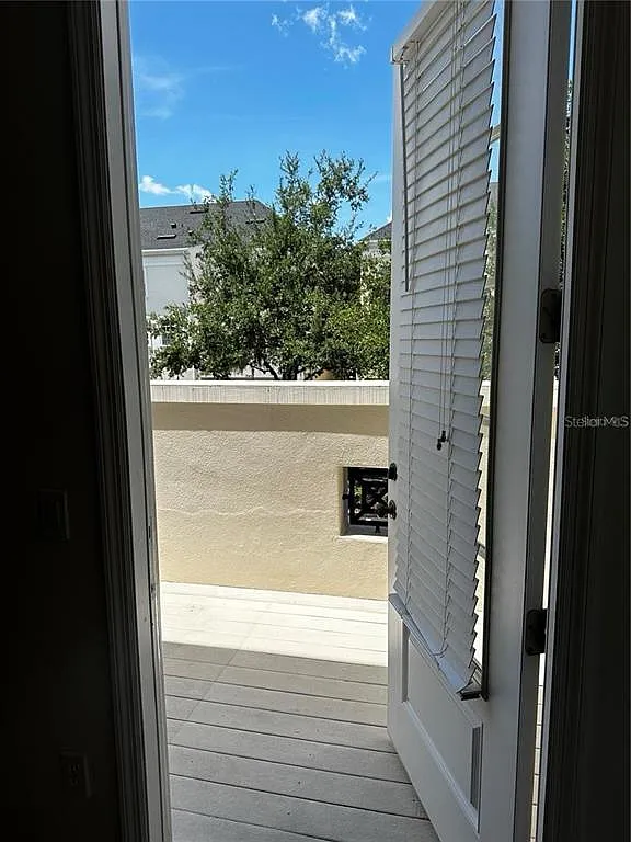 3 bed, 3.5 bath, 1943 sqft, $3,900 — Photo 4