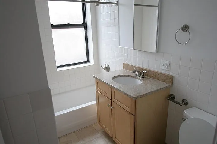 Kenwood Court — Photo 23