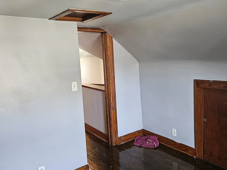 534 Engle St — Photo 13
