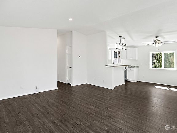 4th image of 130 E Midway Lane